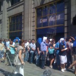 La gente haciendo cola La gente haciendo cola